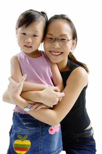 Madre e hija abrazando — Foto de Stock