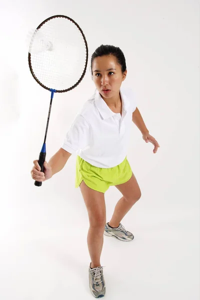 Femme avec raquette de badminton — Photo