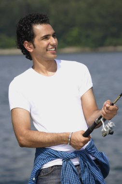 nehirde balık adam