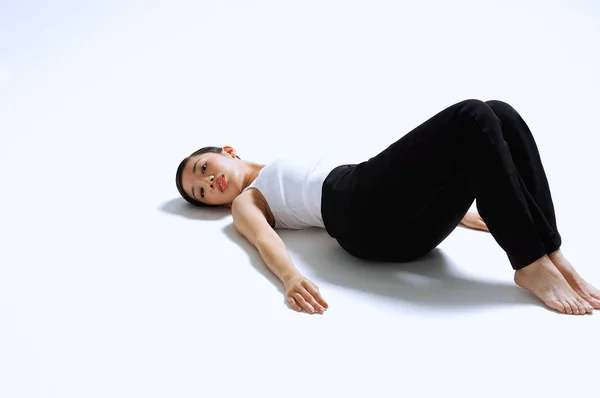 Woman lying on back — Stock Photo, Image