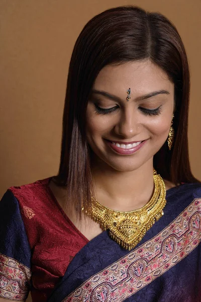 Portret van Indiase vrouw — Stockfoto