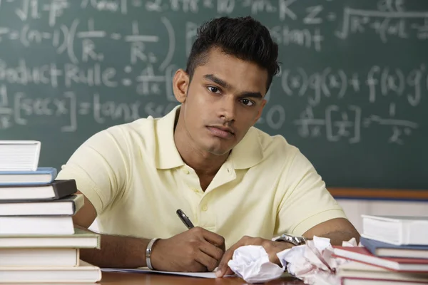 Guapo asiático estudiante — Foto de Stock