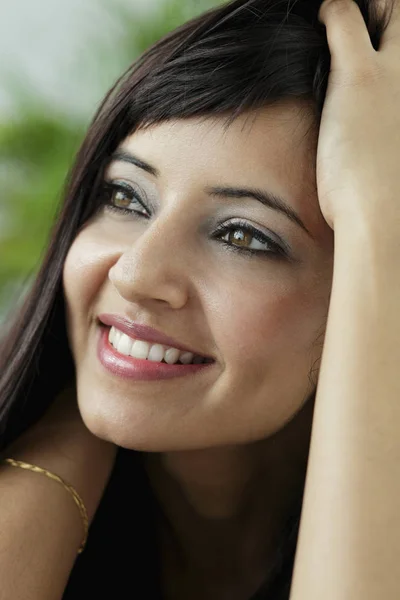 Head shot of woman — Stock Photo, Image