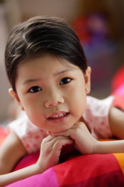 çene ellerde kızla