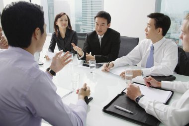 Bir tartışma sahip yöneticiler 