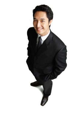 Elleri ceplerinde duran işadamı