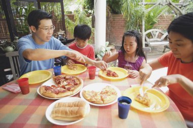 Pizza sahip aile 
