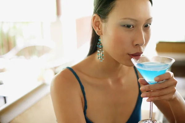 Woman sipping cocktail — Stock Photo, Image