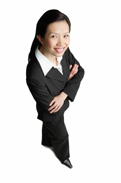 Femme d'affaires avec bras croisés — Photo