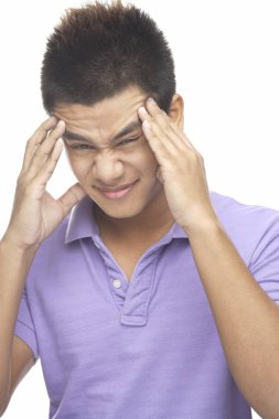 Adam holding parmak tapınaklar