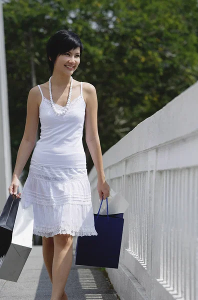 Mujer vestida de blanco —  Fotos de Stock
