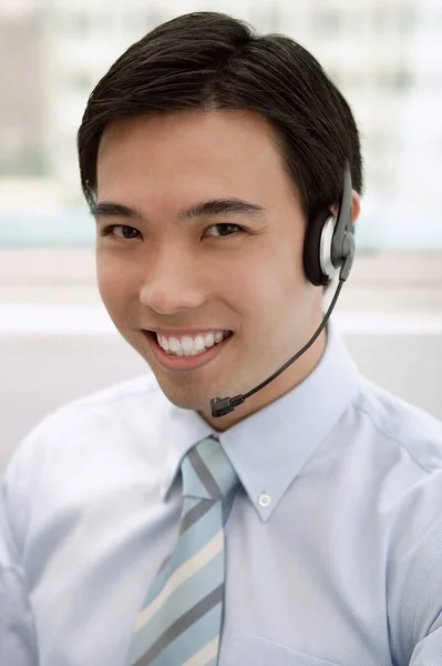 Zakenman met headset — Stockfoto