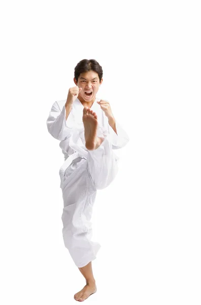 Joven vestido con uniforme de artes marciales — Foto de Stock