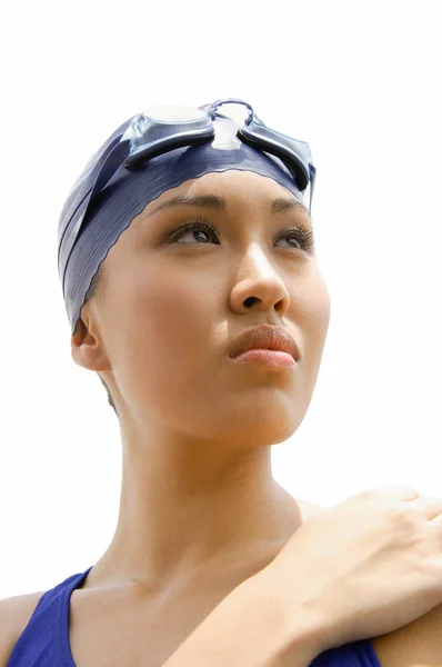 수영 모자 및 고글에서 여자 — 스톡 사진