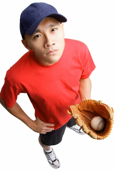 Ung man håller baseball handske — Stockfoto