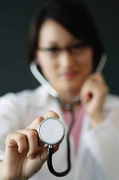 Female doctor using stethoscope — Stock Photo, Image