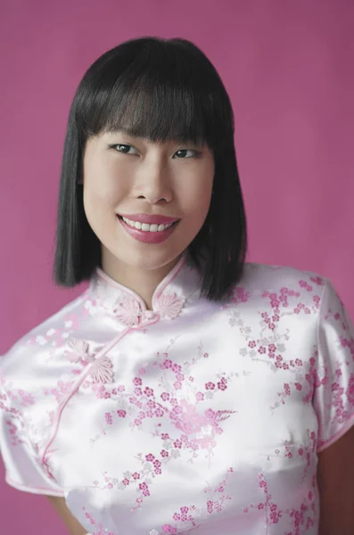 Kadında cheongsam, portre — Stok fotoğraf