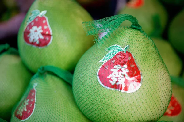 Pomelos hijau untuk dijual — Stok Foto