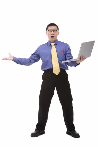 Affärsman bära laptop — Stockfoto