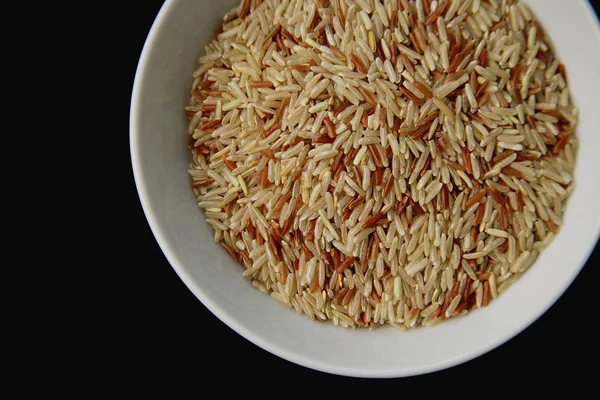 A nyers rizst tálba — Stock Fotó