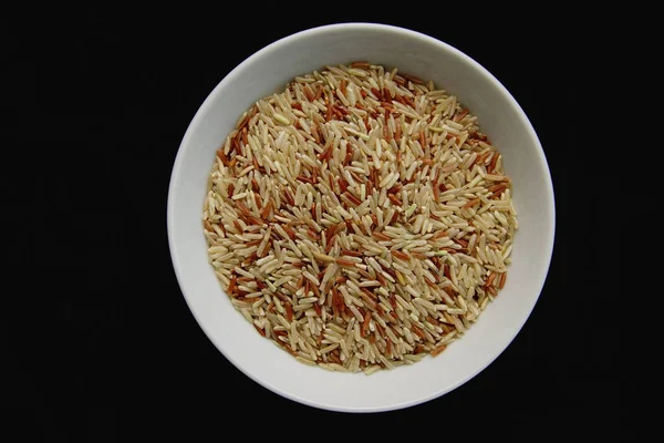 Miska z niegotowane ryżu — Zdjęcie stockowe