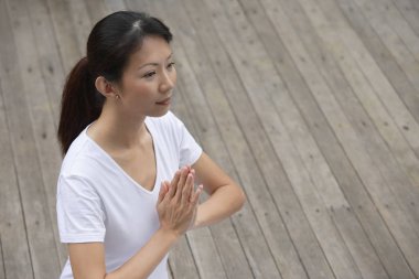 Yoga yapan kadın