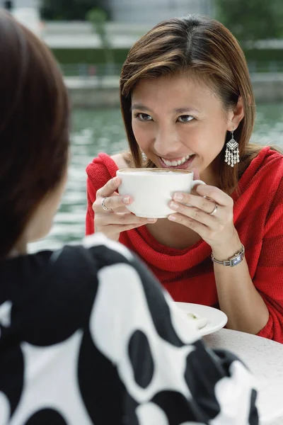 Mujeres tomando café — Foto de Stock