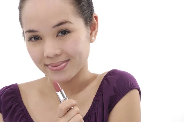 Woman applying make-up — Stock Photo, Image