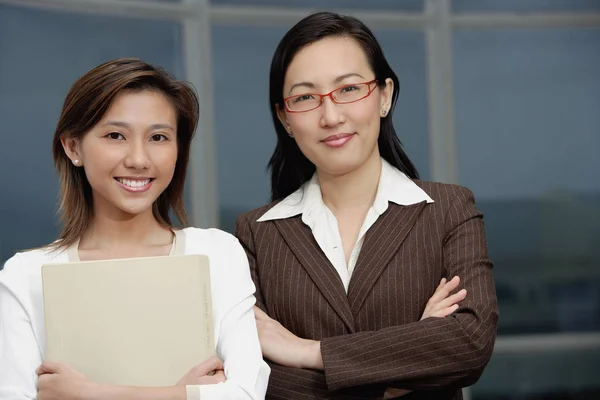 Business women standing side by side — стоковое фото