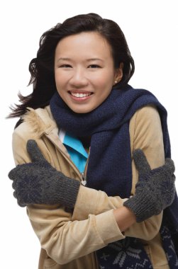 Dondurma ve gülümseyen kadın