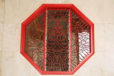 Kırmızı Buda heykelcik