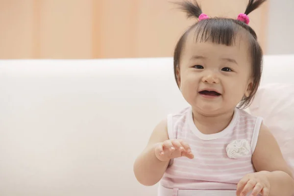 Bambina ridendo — Foto Stock