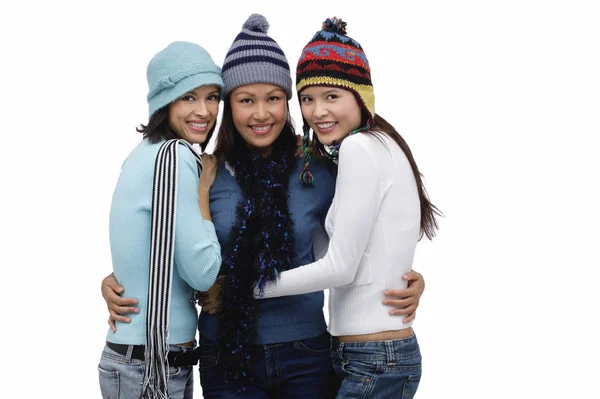 Drei Frauen mit Hüten — Stockfoto