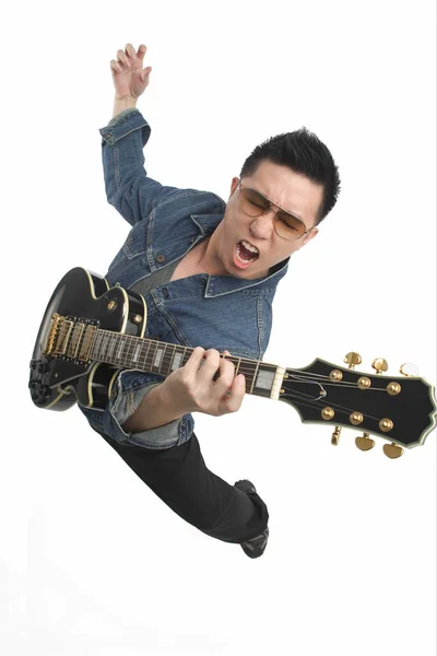 Man playing guitar — Stock Photo, Image