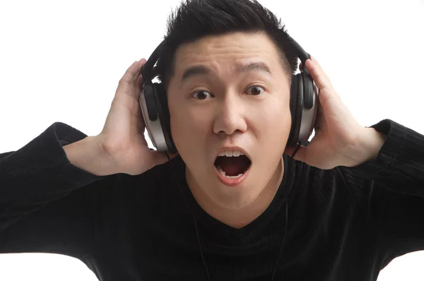 Homem com fones de ouvido surpreso — Fotografia de Stock