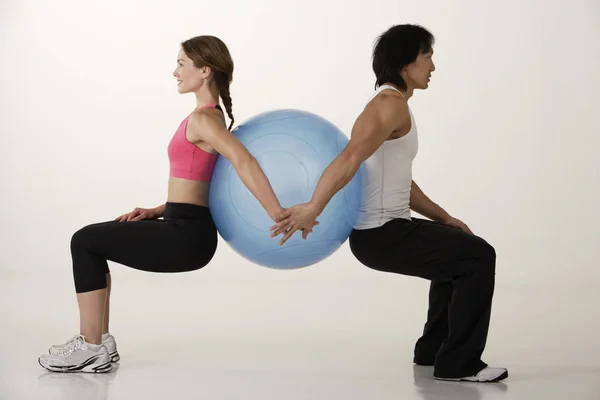 Couple with exercise ball — Stock Photo, Image