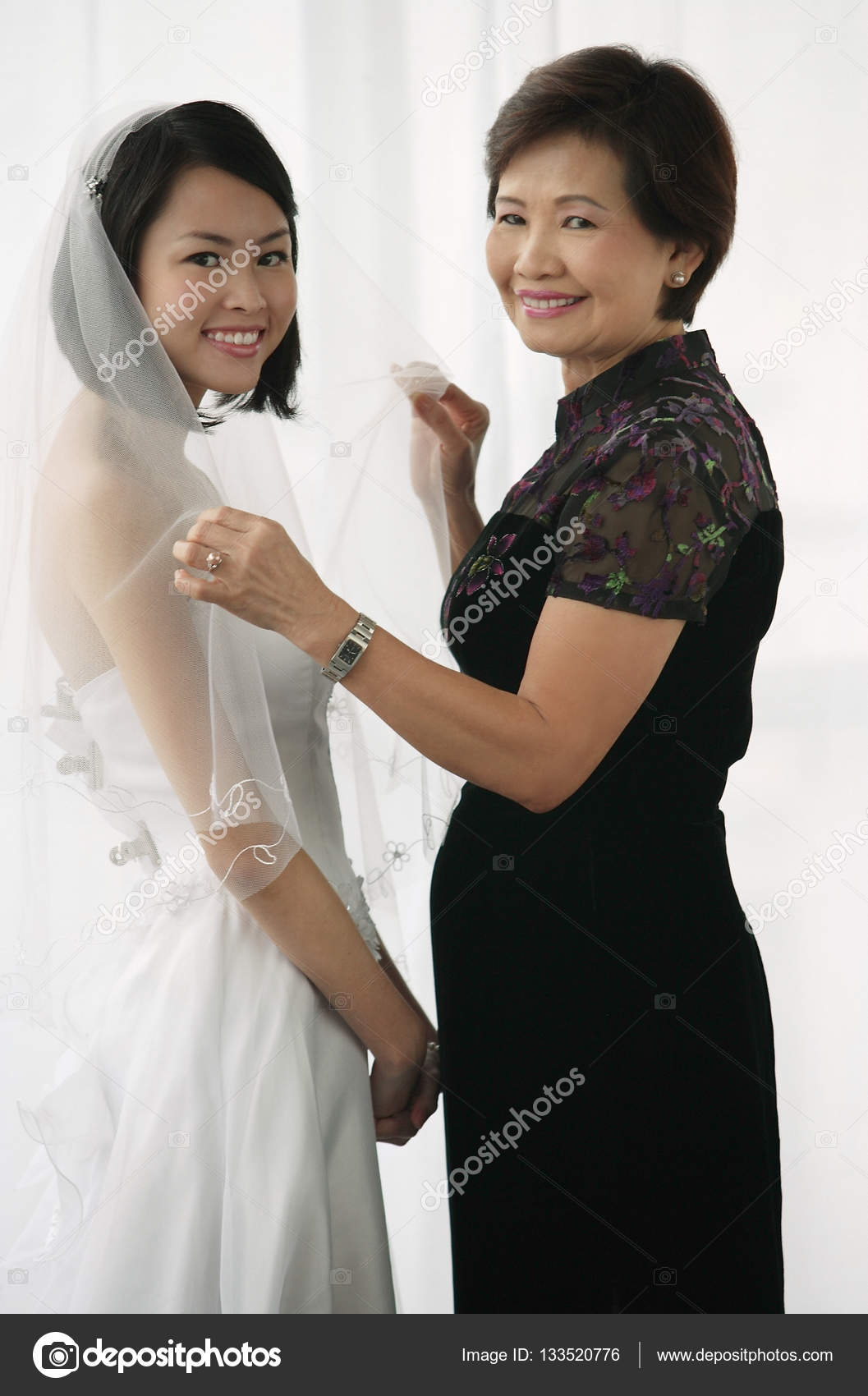 Bride and her mother smile — Stock Photo © MicrostockAsia #133520776