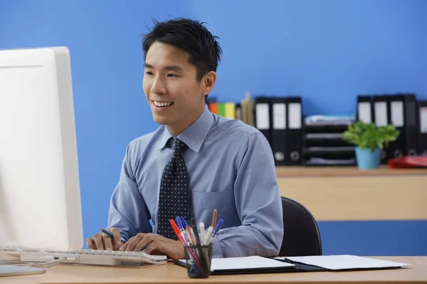 Business man working at computer — Stock Photo, Image