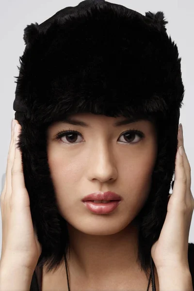 Mujer con sombrero de invierno —  Fotos de Stock