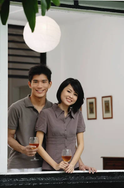 A young couple smile — Stock Photo, Image