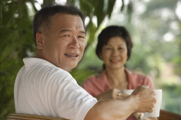 夫妇俩喝茶 — 图库照片