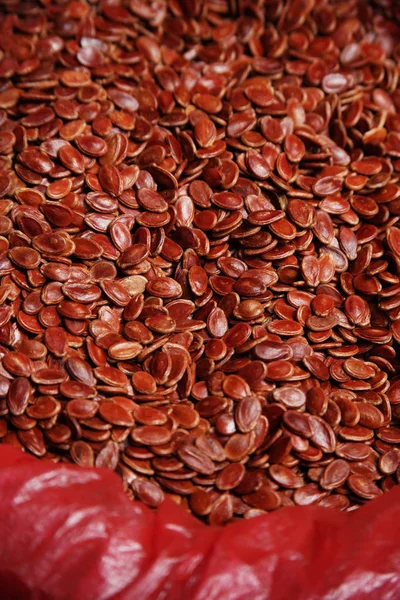 Семена красной дыни на рынке — стоковое фото