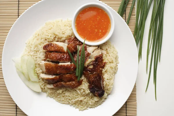Nasi ayam dengan saus cabai — Stok Foto