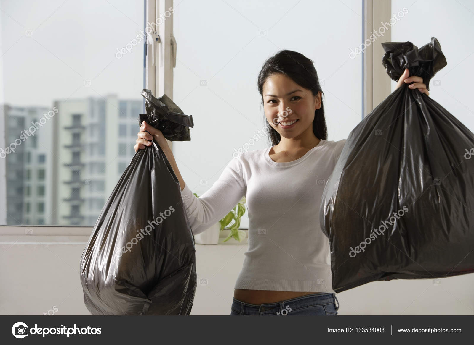 https://st3.depositphotos.com/2492691/13353/i/1600/depositphotos_133534008-stock-photo-woman-holding-up-trash-bags.jpg