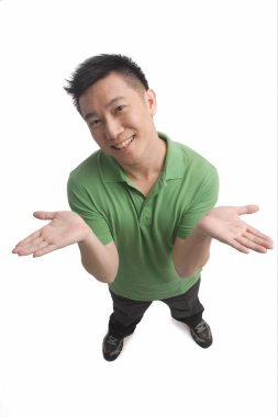 kameraya gülümseyen adam 