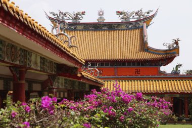 2010: yaklaşık Çinli Budist tapınağı