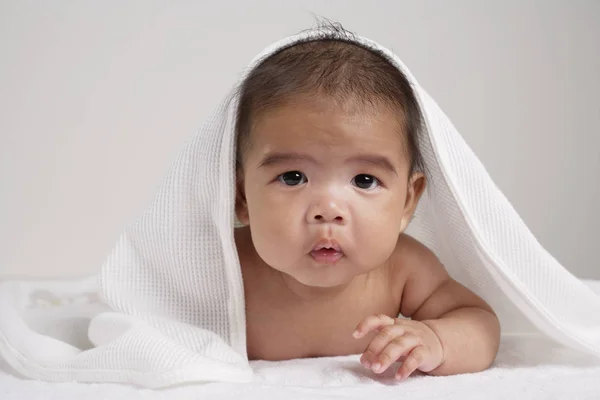 Bebê chinês bonito — Fotografia de Stock