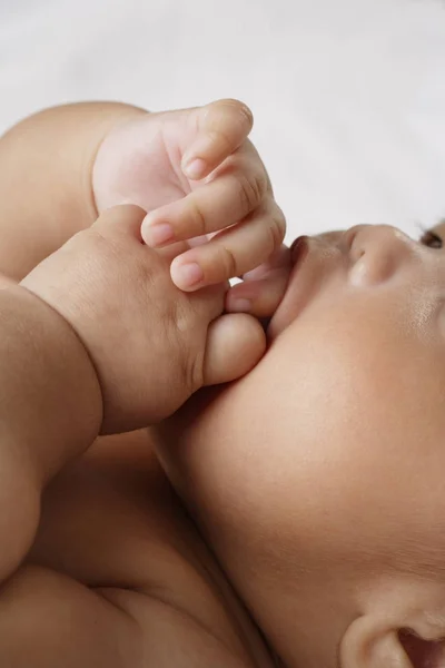 Baby sucking fingers. — Stock Photo, Image