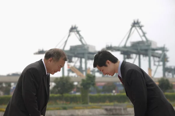 Businessmen standing face to face — Stock Photo, Image