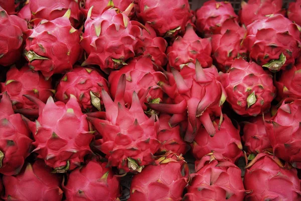 Rózsaszín Dragonfruit halmozott együtt — Stock Fotó